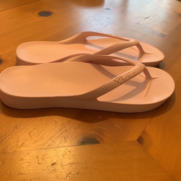 SOLD OUT. 2 pairs of flip flops - Picture 2 of 5